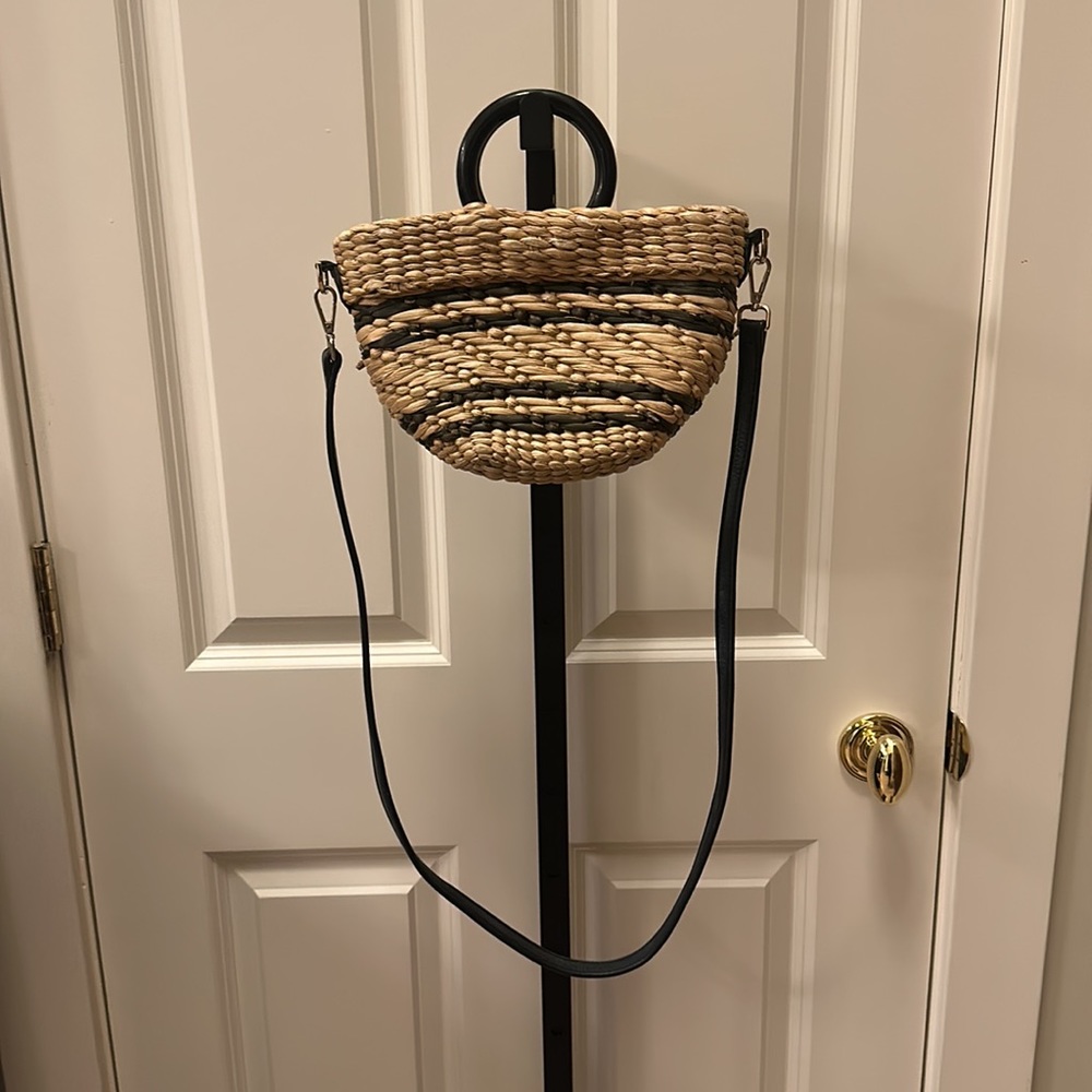 Poolside Straw Stripe Bec Bag - Picture 6 of 16